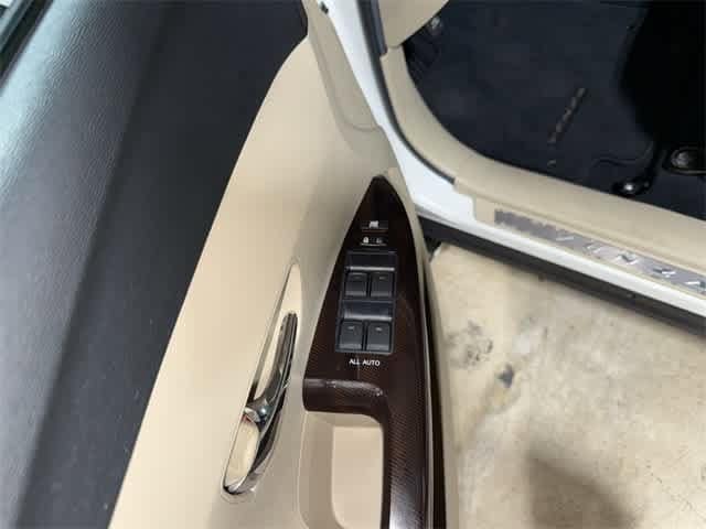 Thumbnail: 2010 Toyota Venza - 21