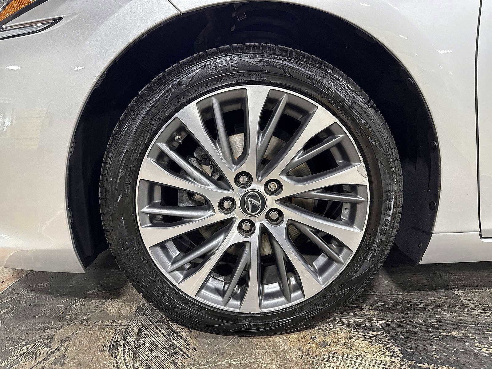 Thumbnail: 2019 Lexus ES - 10