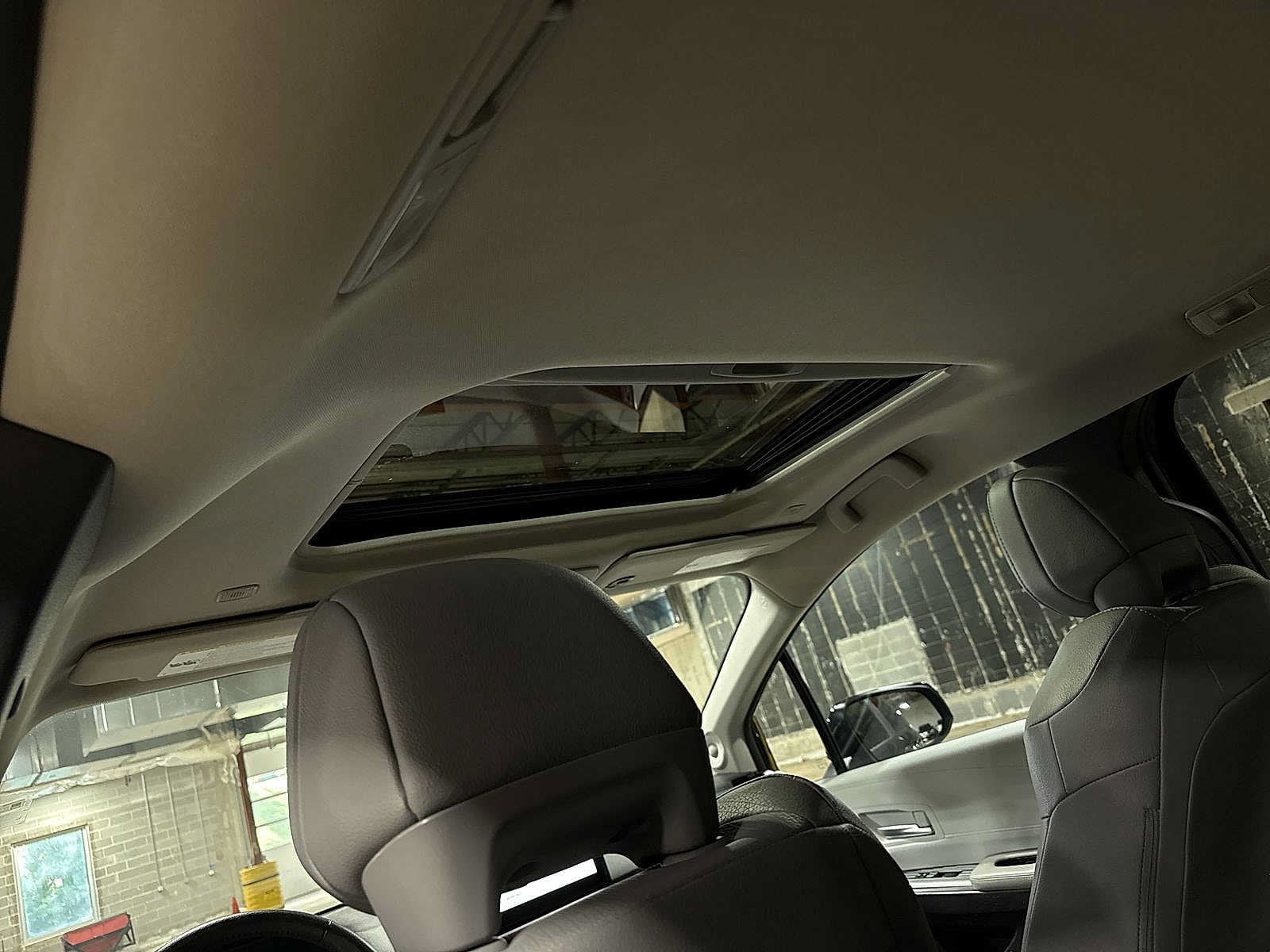 Thumbnail: 2025 Toyota Sienna - 24