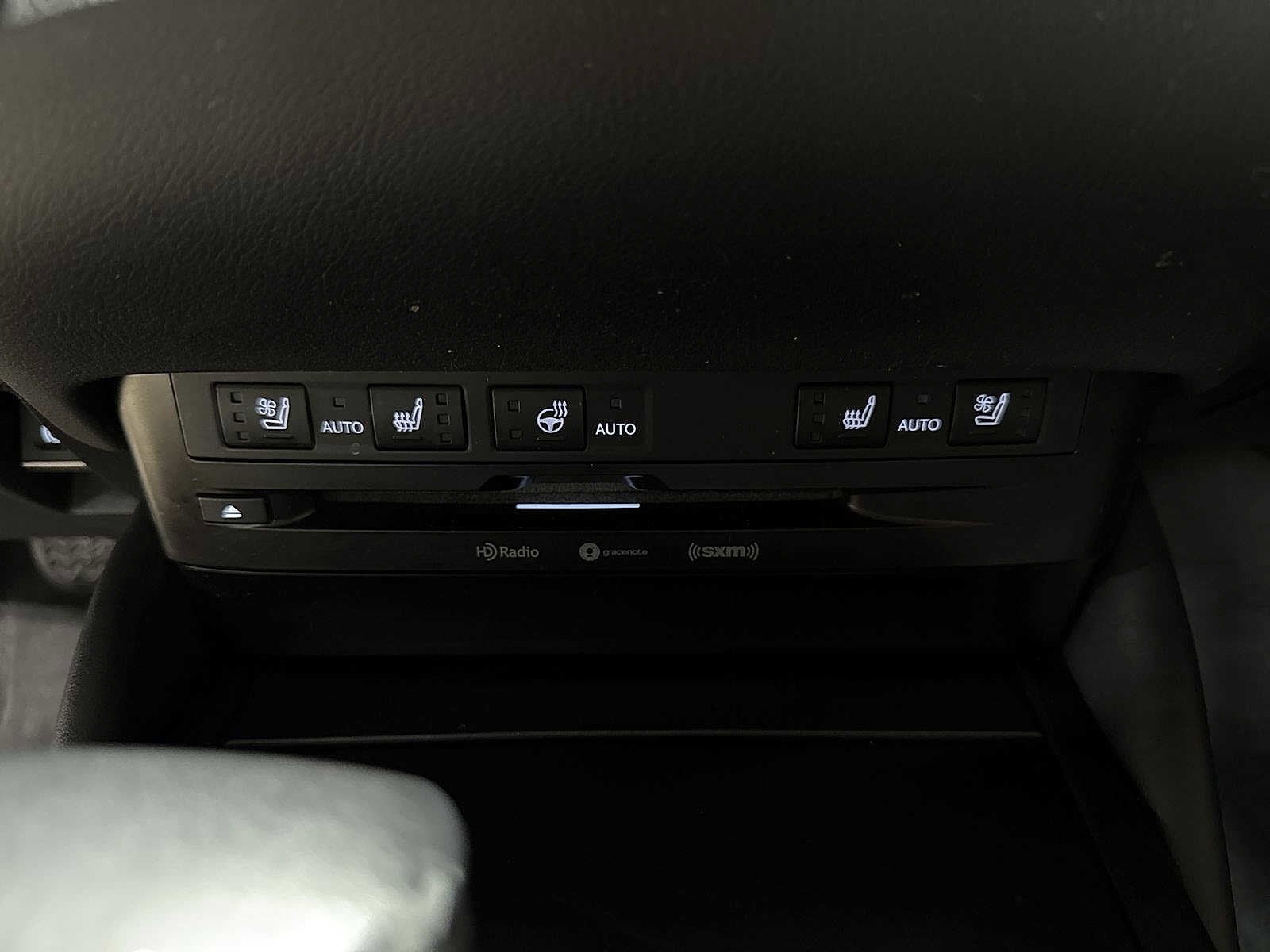 Thumbnail: 2019 Lexus ES - 30