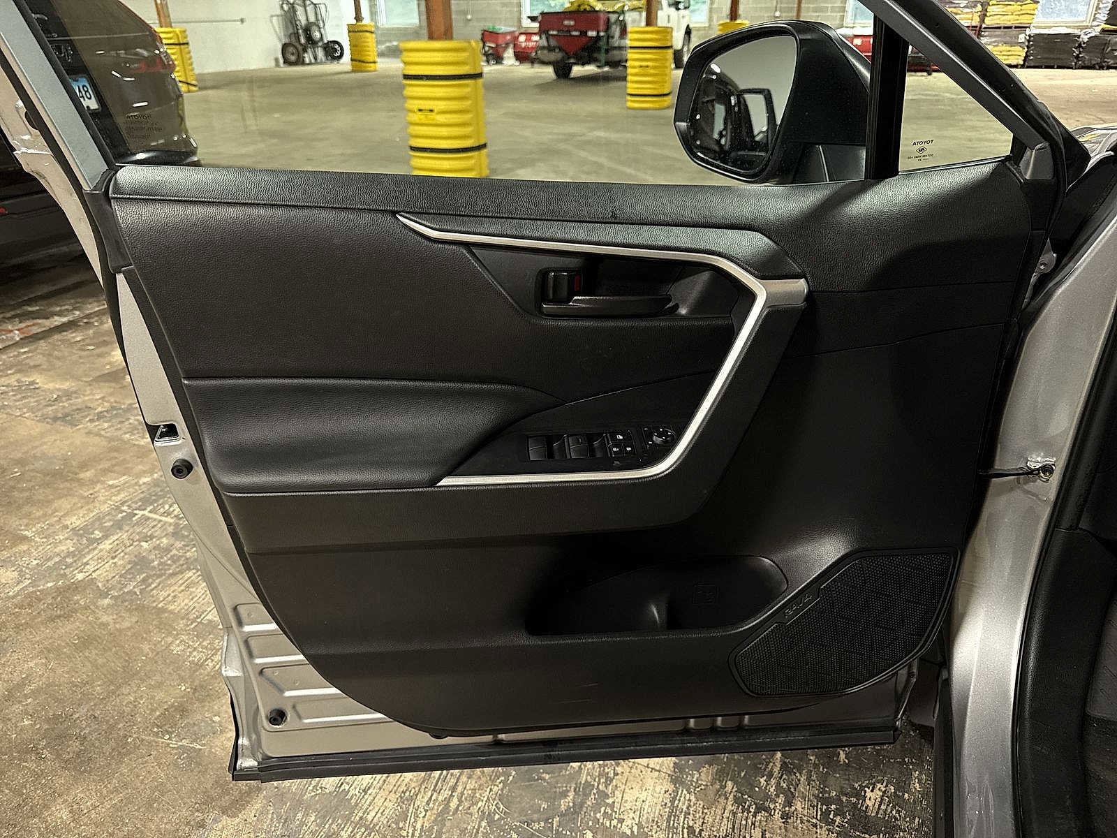 Thumbnail: 2022 Toyota RAV4 - 28