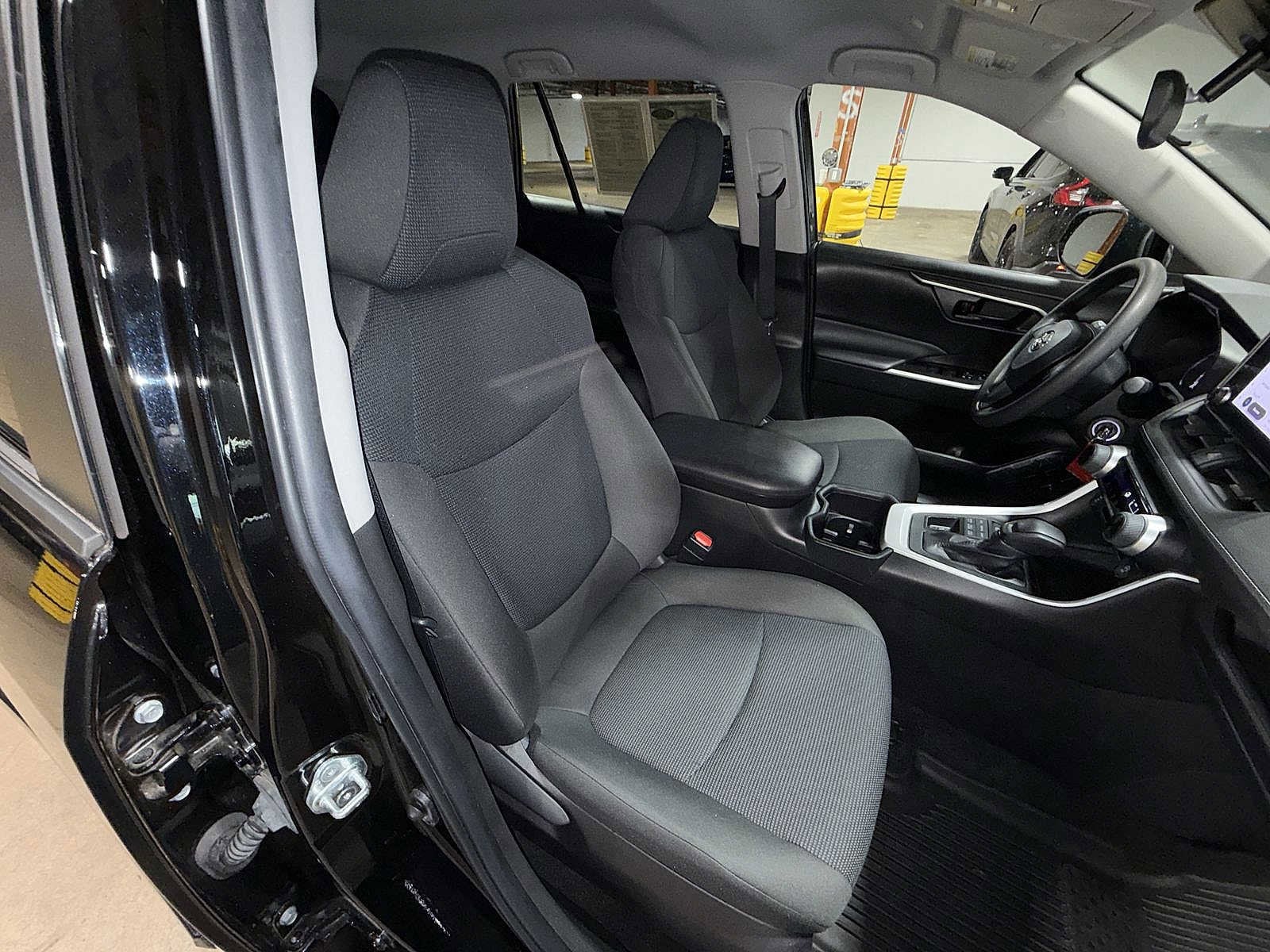 Thumbnail: 2023 Toyota RAV4 - 16