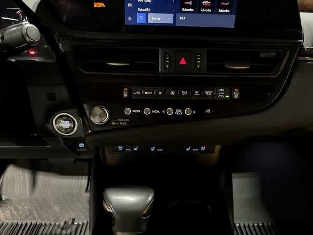 Thumbnail: 2023 Lexus ES - 21