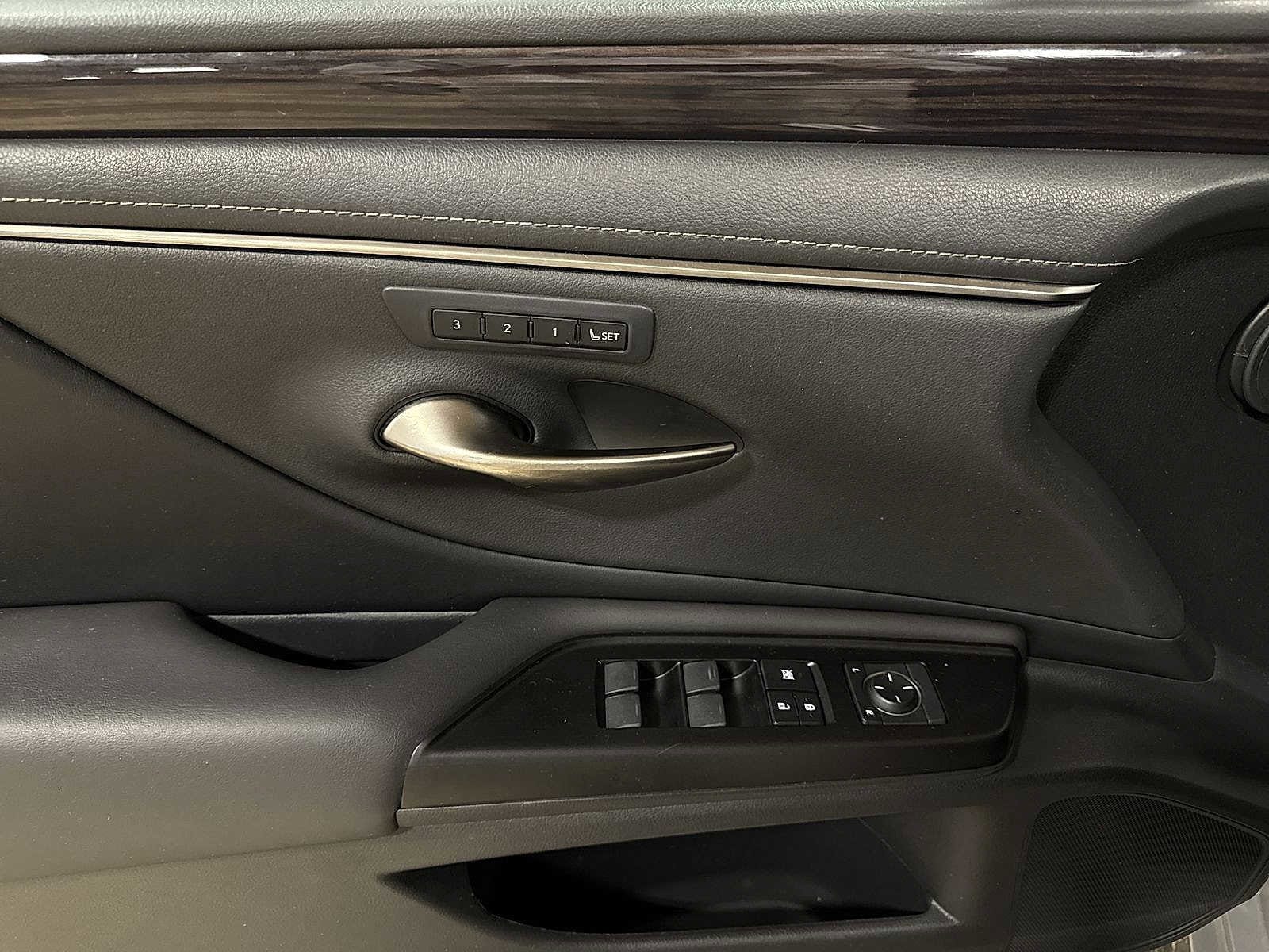 Thumbnail: 2019 Lexus ES - 22