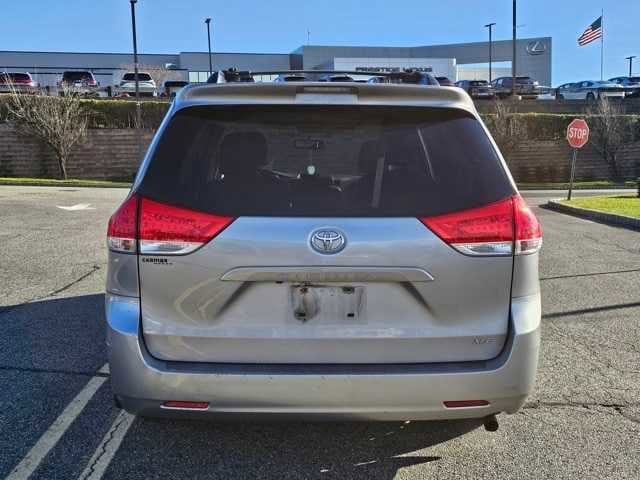 Thumbnail: 2011 Toyota Sienna - 5