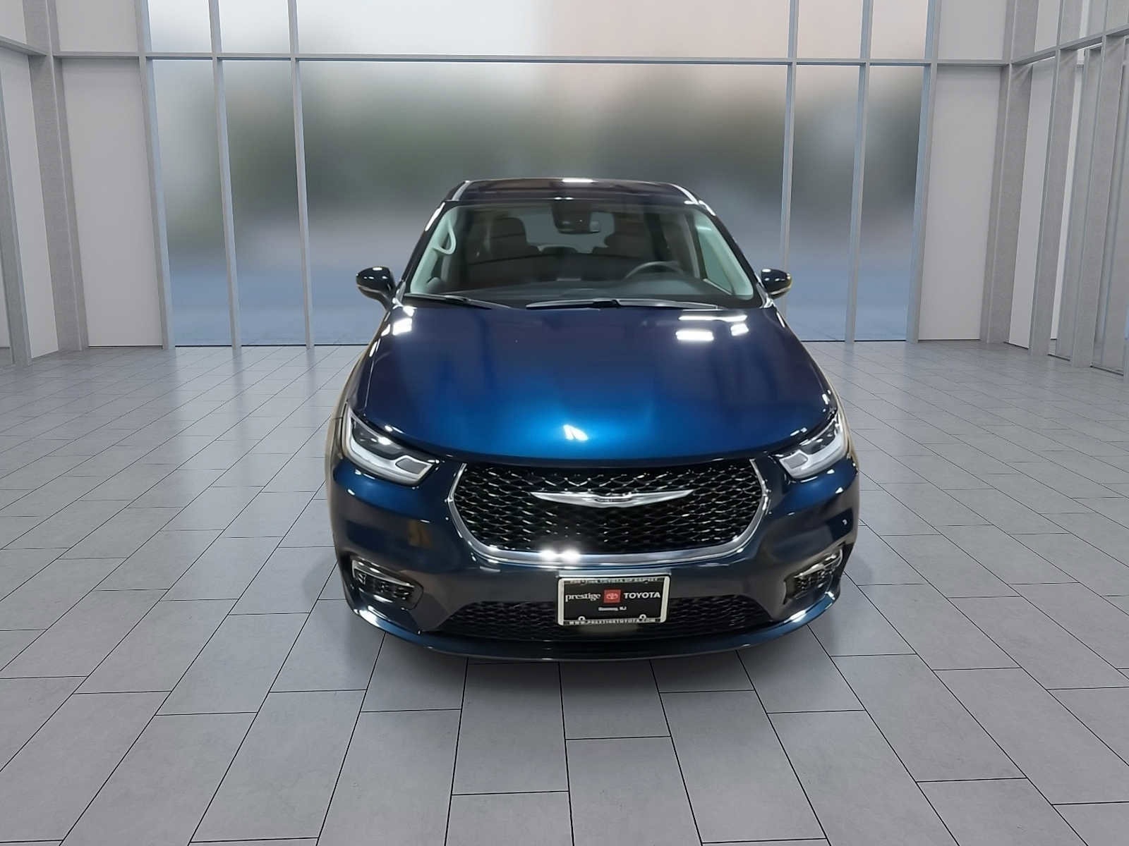 Thumbnail: 2023 Chrysler Pacifica - 3