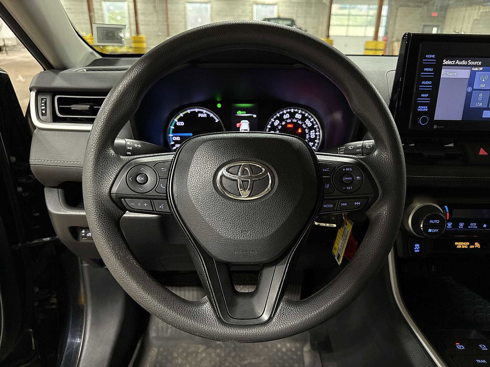 Thumbnail: 2020 Toyota RAV4 - 18