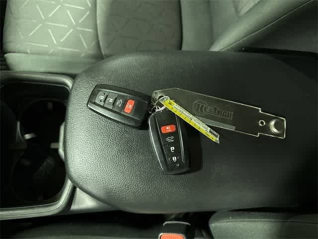 2023 Toyota RAV4 XLE 31