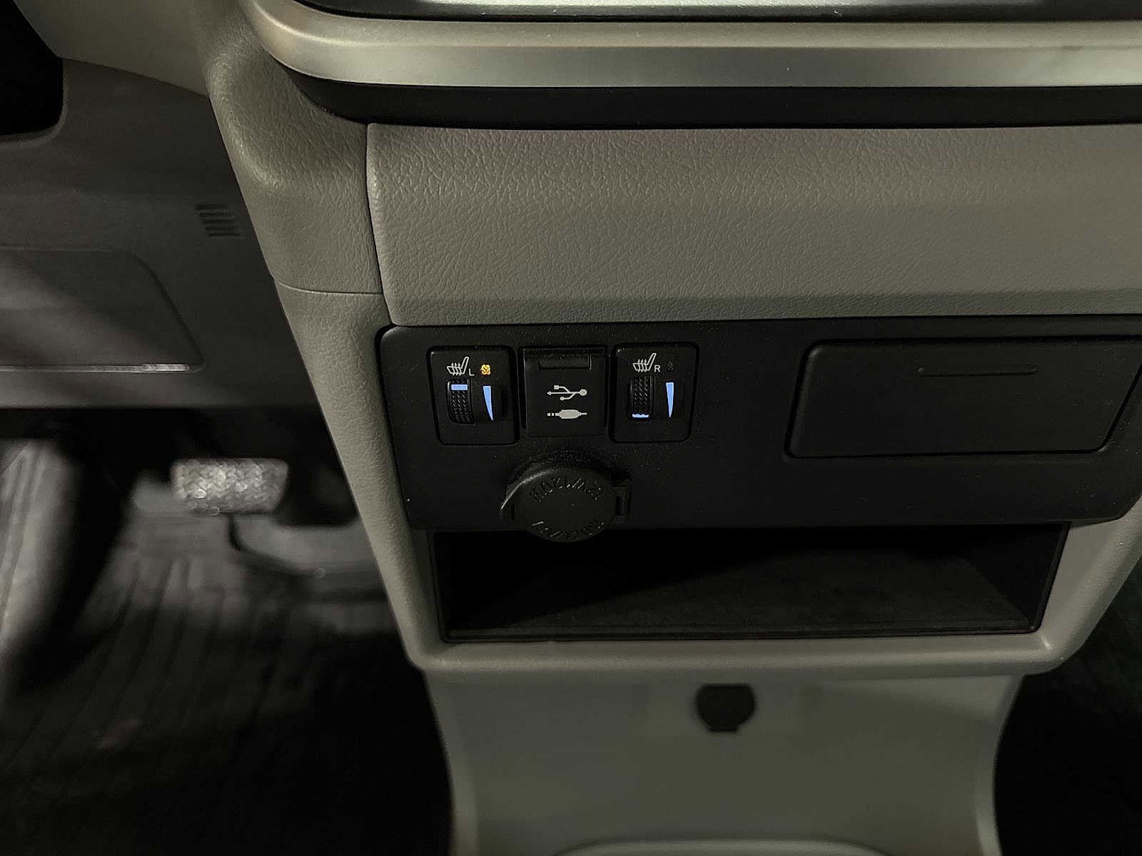 Thumbnail: 2020 Toyota Sienna - 32