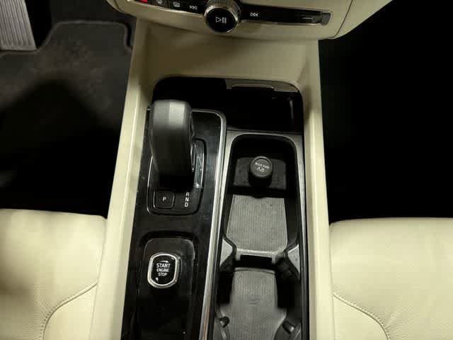 Thumbnail: 2023 Volvo XC60 - 33