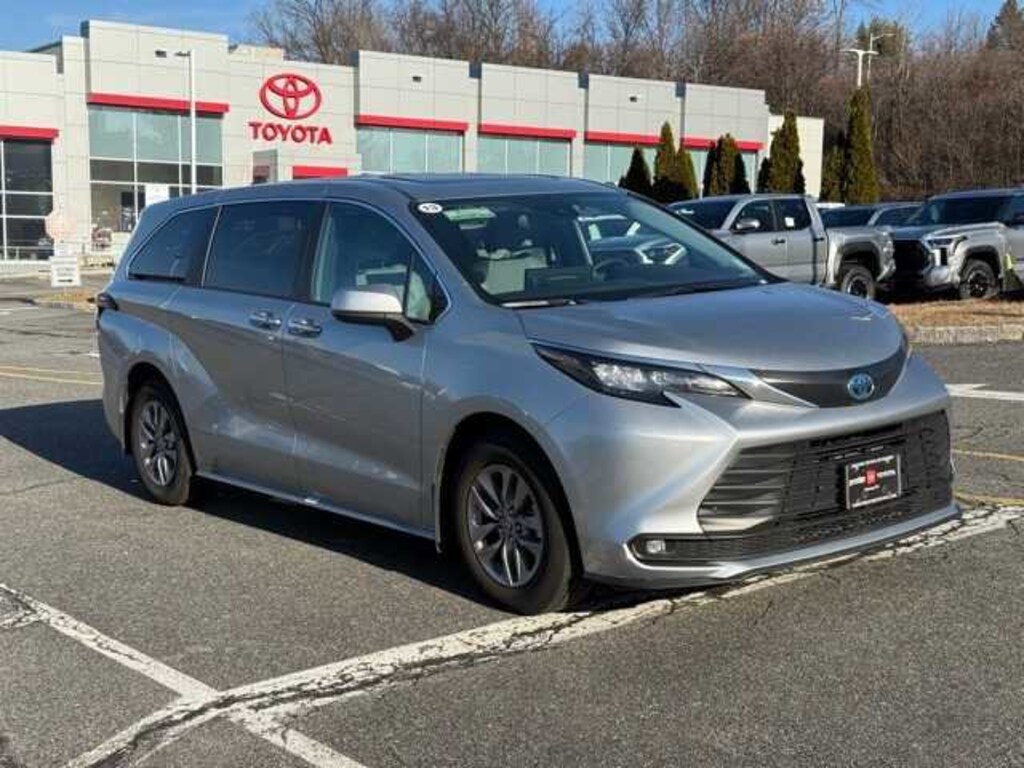 Used 2025 Toyota Sienna XLE 7 Passenger Van Passenger Van