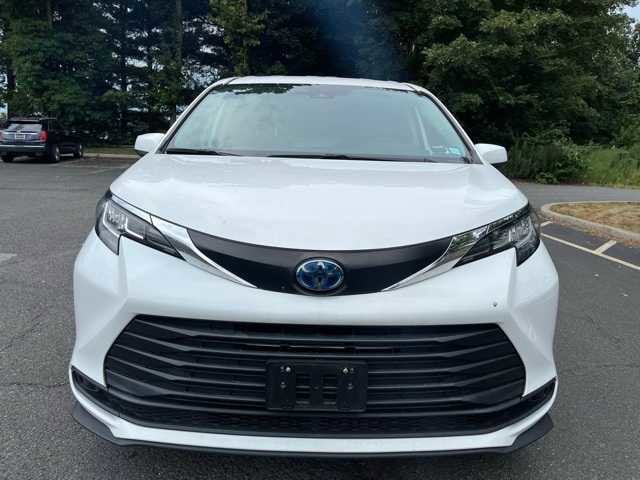 Thumbnail: 2022 Toyota Sienna - 2