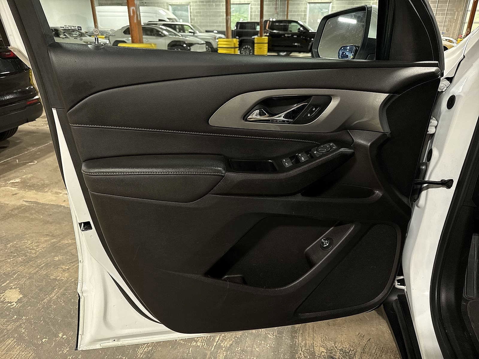 Thumbnail: 2023 Chevrolet Traverse - 30