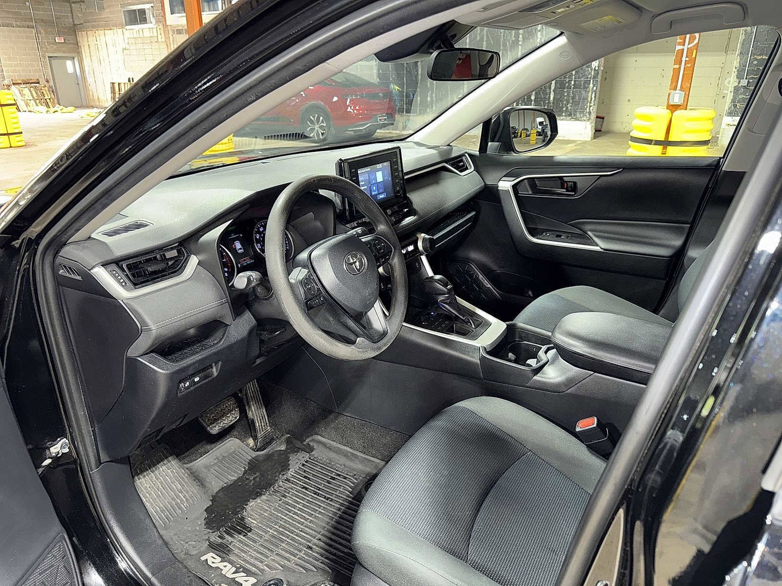 Thumbnail: 2019 Toyota RAV4 - 27