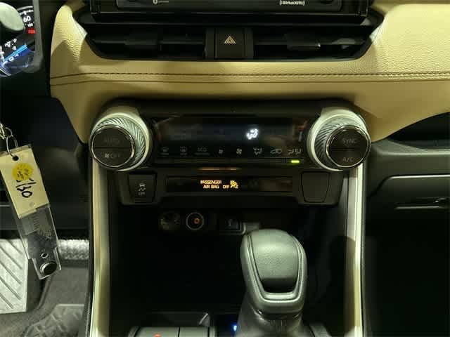 Thumbnail: 2022 Toyota RAV4 - 21