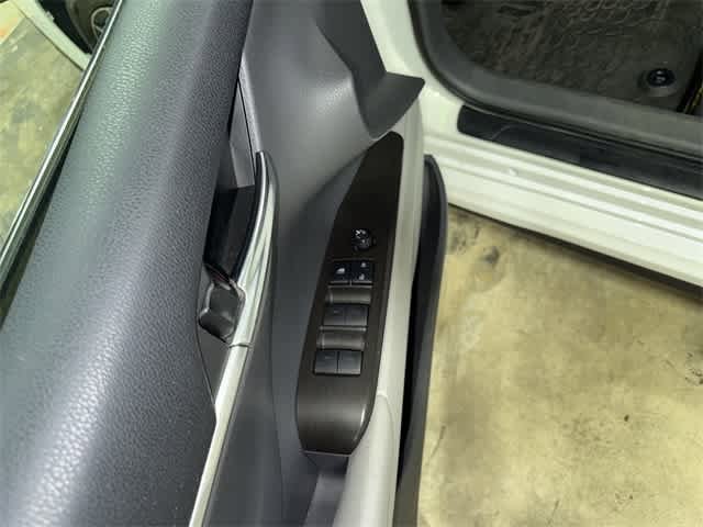 2022 Toyota Camry SE 22