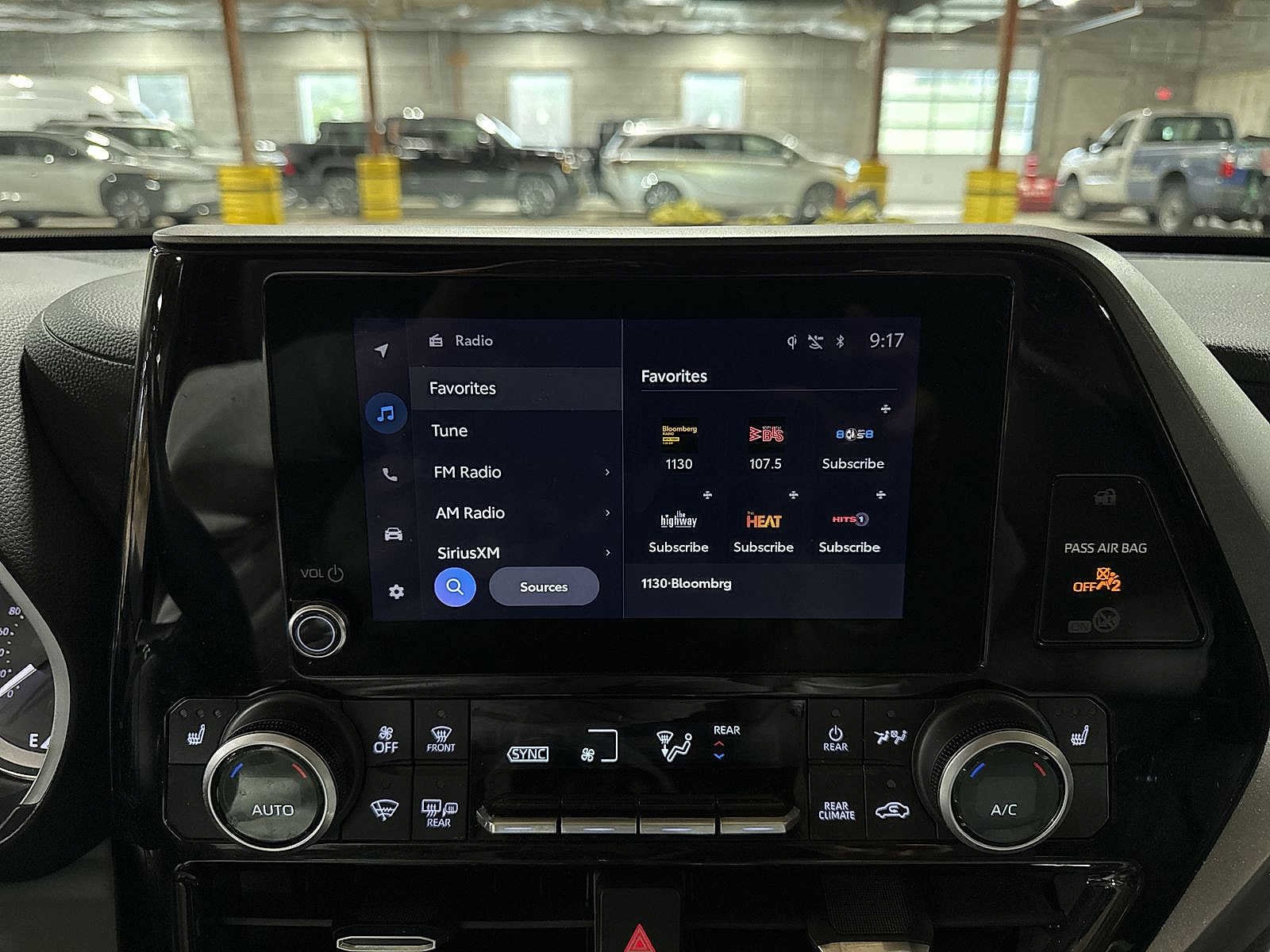 Thumbnail: 2023 Toyota Highlander - 21