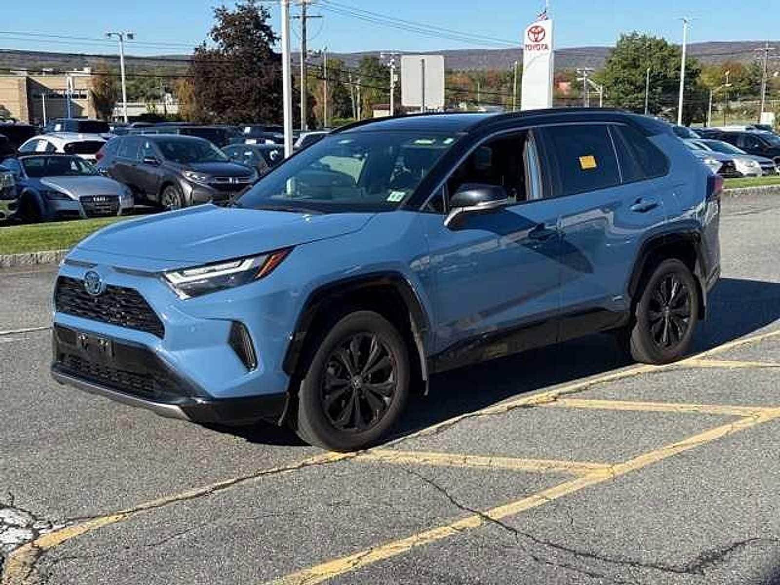 Thumbnail: 2022 Toyota RAV4 - 1