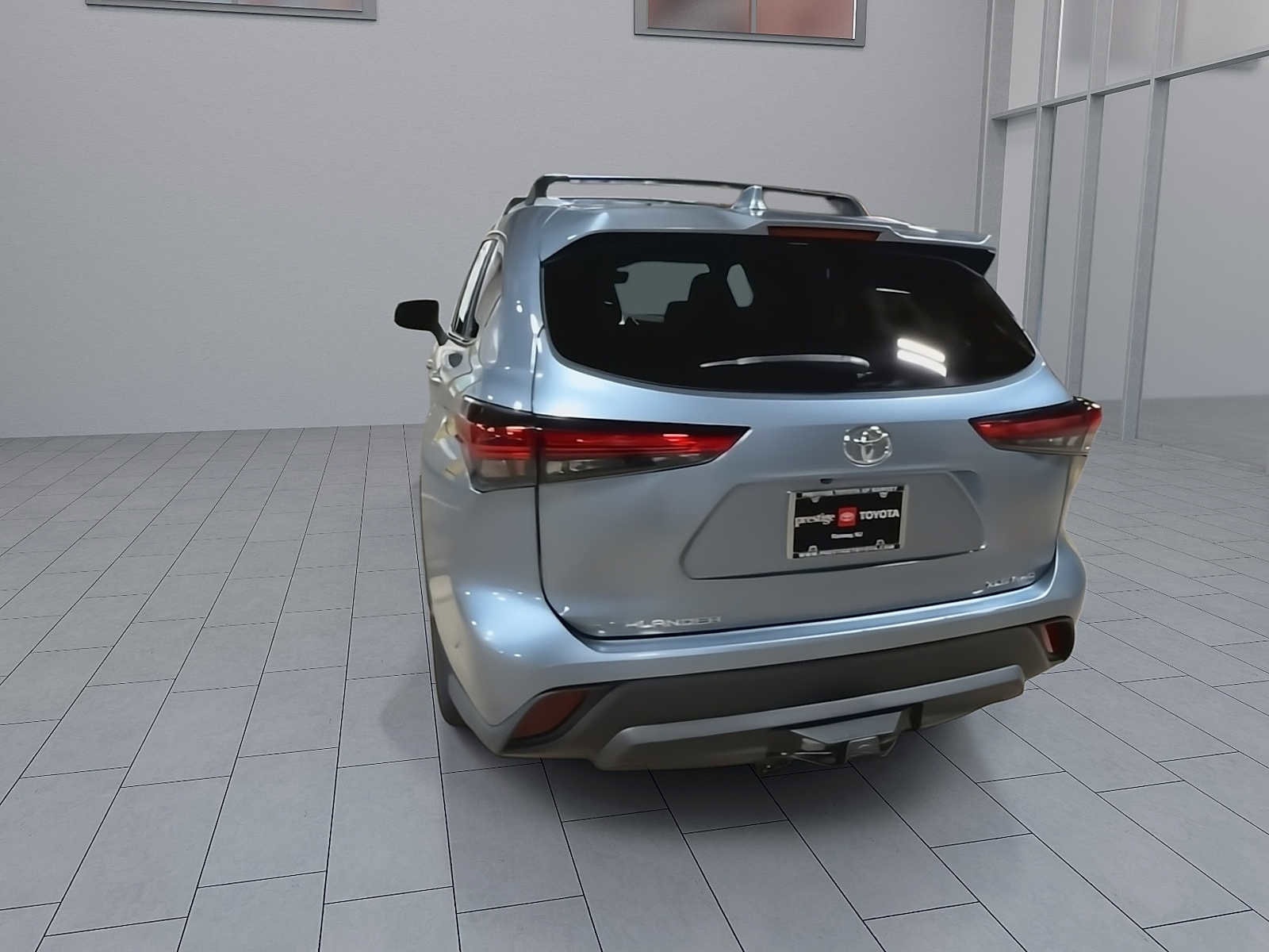 Thumbnail: 2023 Toyota Highlander - 7