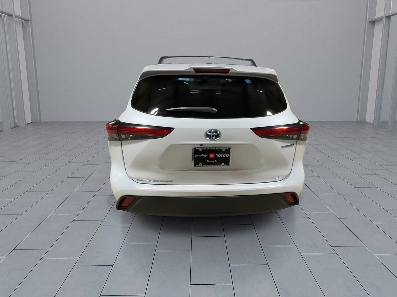 Thumbnail: 2023 Toyota Highlander - 7