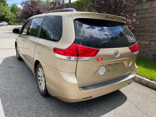 Thumbnail: 2011 Toyota Sienna - 6