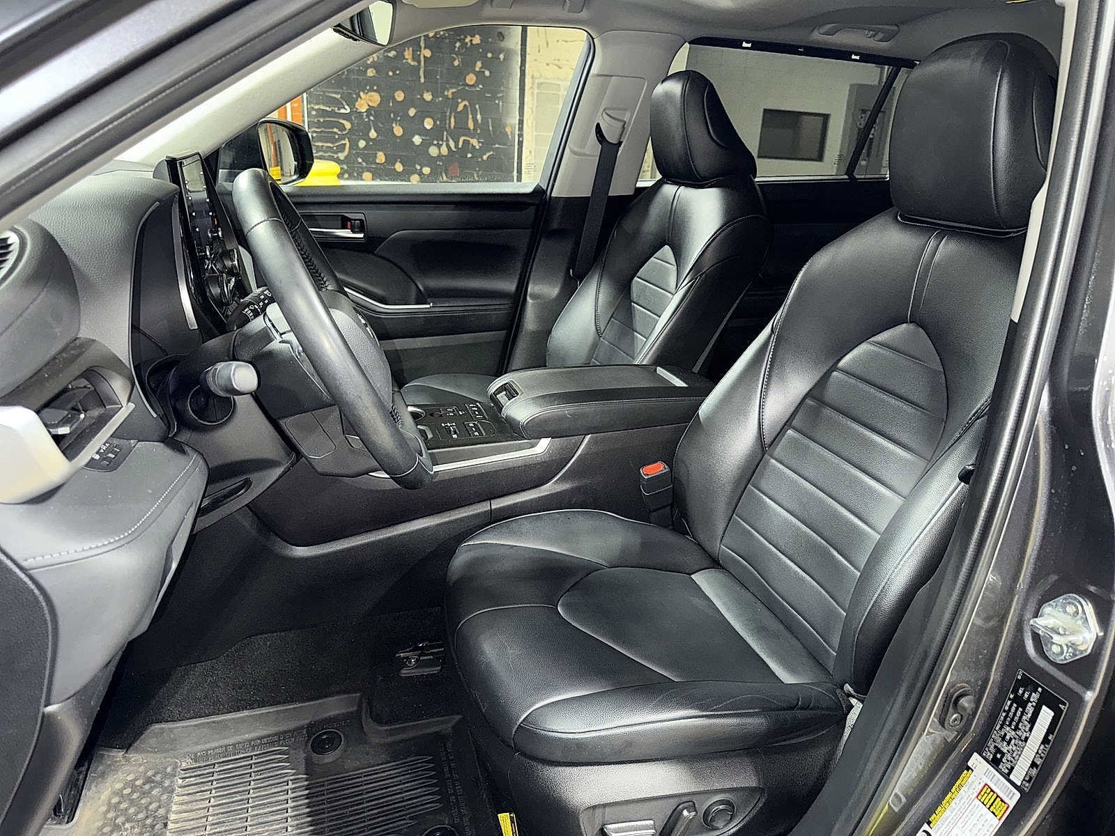 Thumbnail: 2022 Toyota Highlander - 15