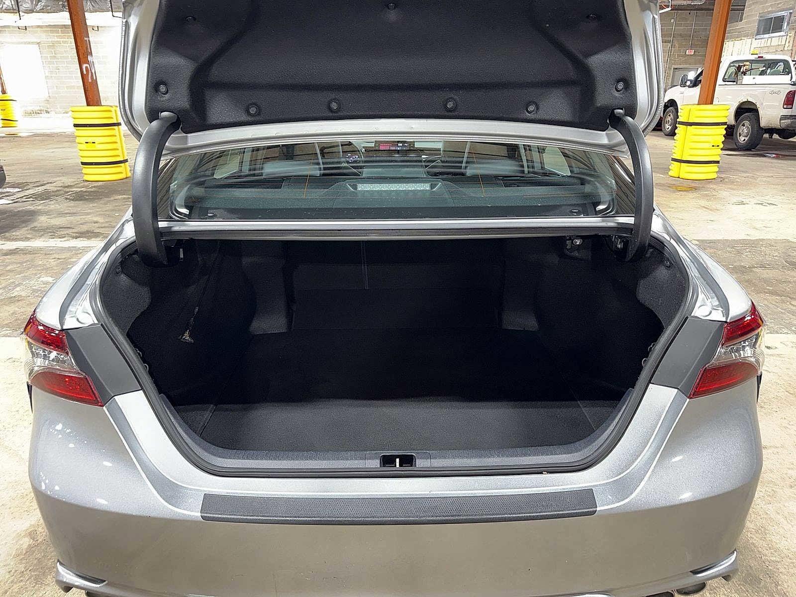 Thumbnail: 2022 Toyota Camry - 11