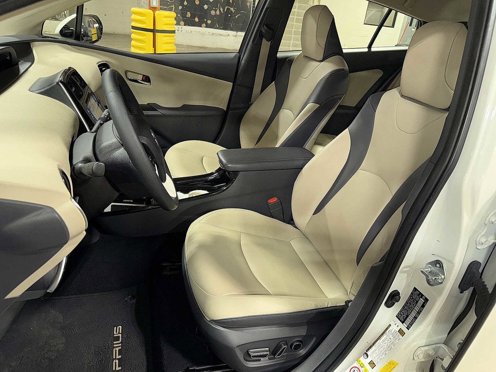 Thumbnail: 2016 Toyota Prius - 15