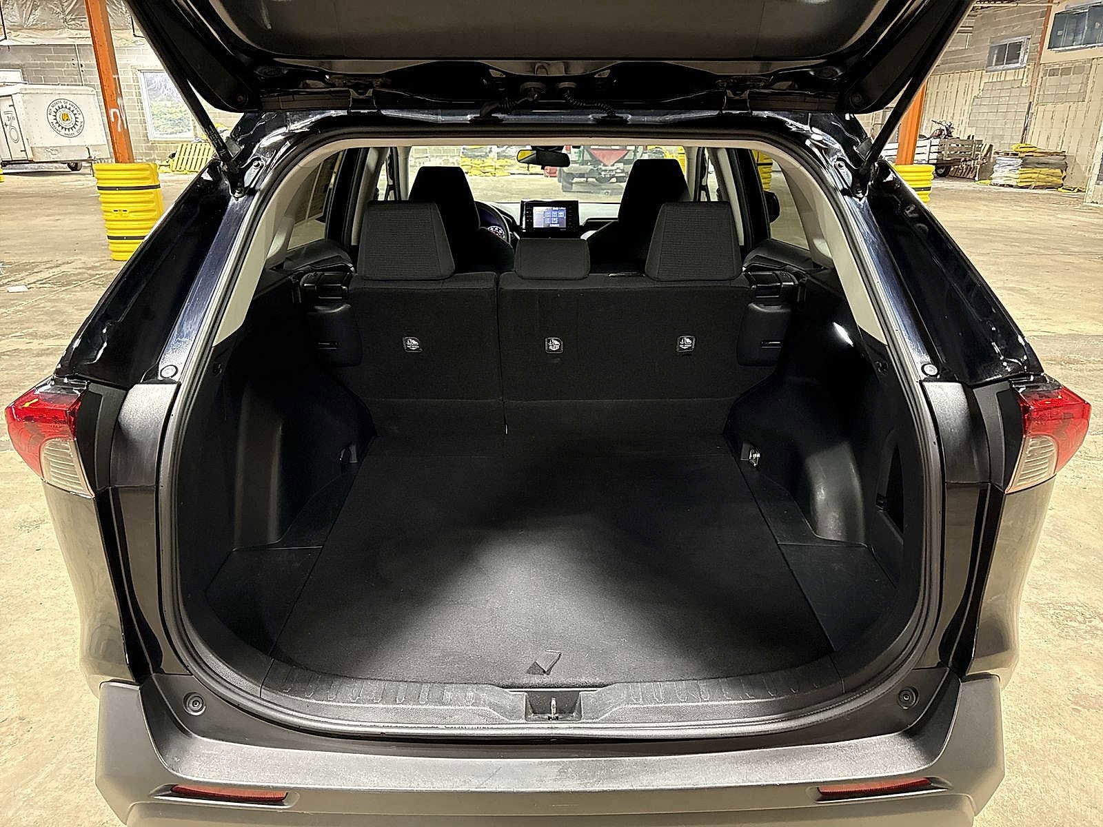 Thumbnail: 2020 Toyota RAV4 - 11