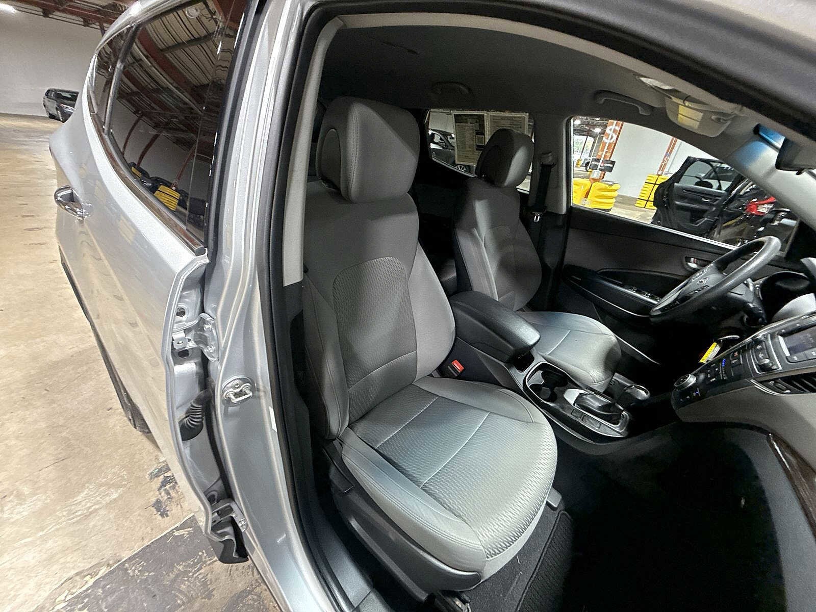 Thumbnail: 2017 Hyundai Santa Fe - 16