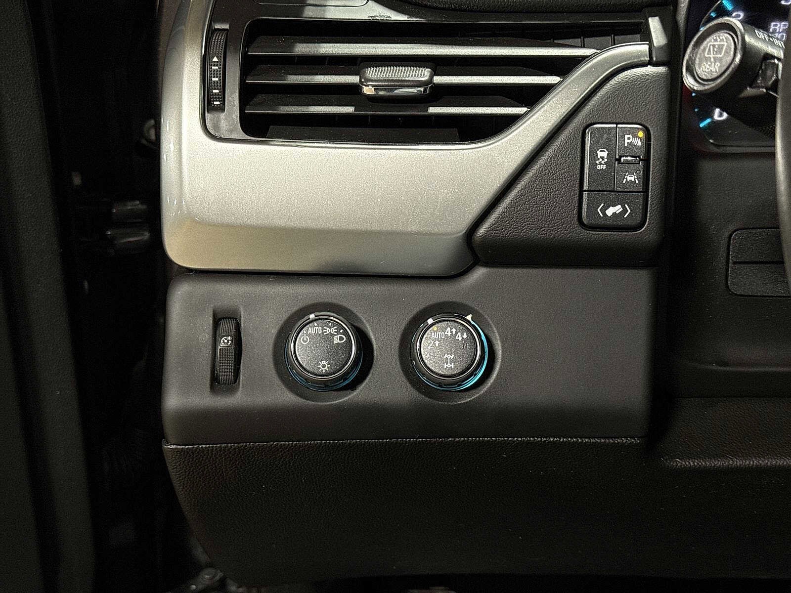 Thumbnail: 2017 Chevrolet Suburban - 34