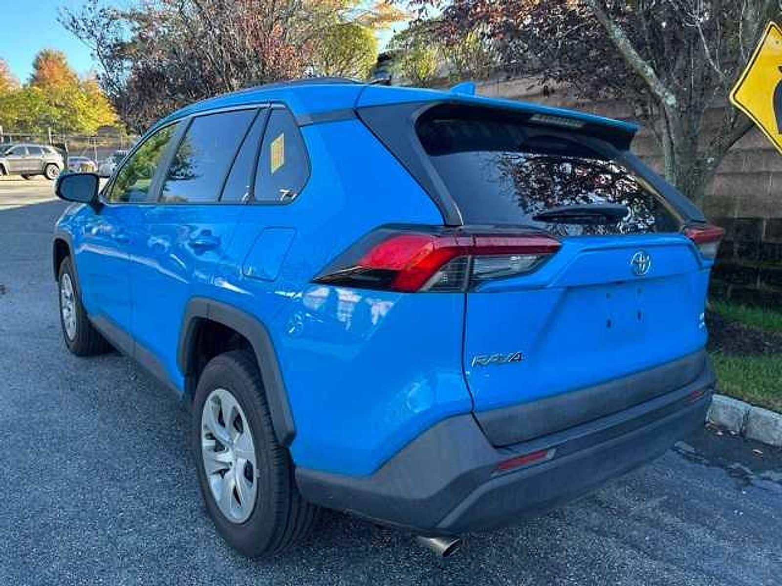 Thumbnail: 2019 Toyota RAV4 - 6