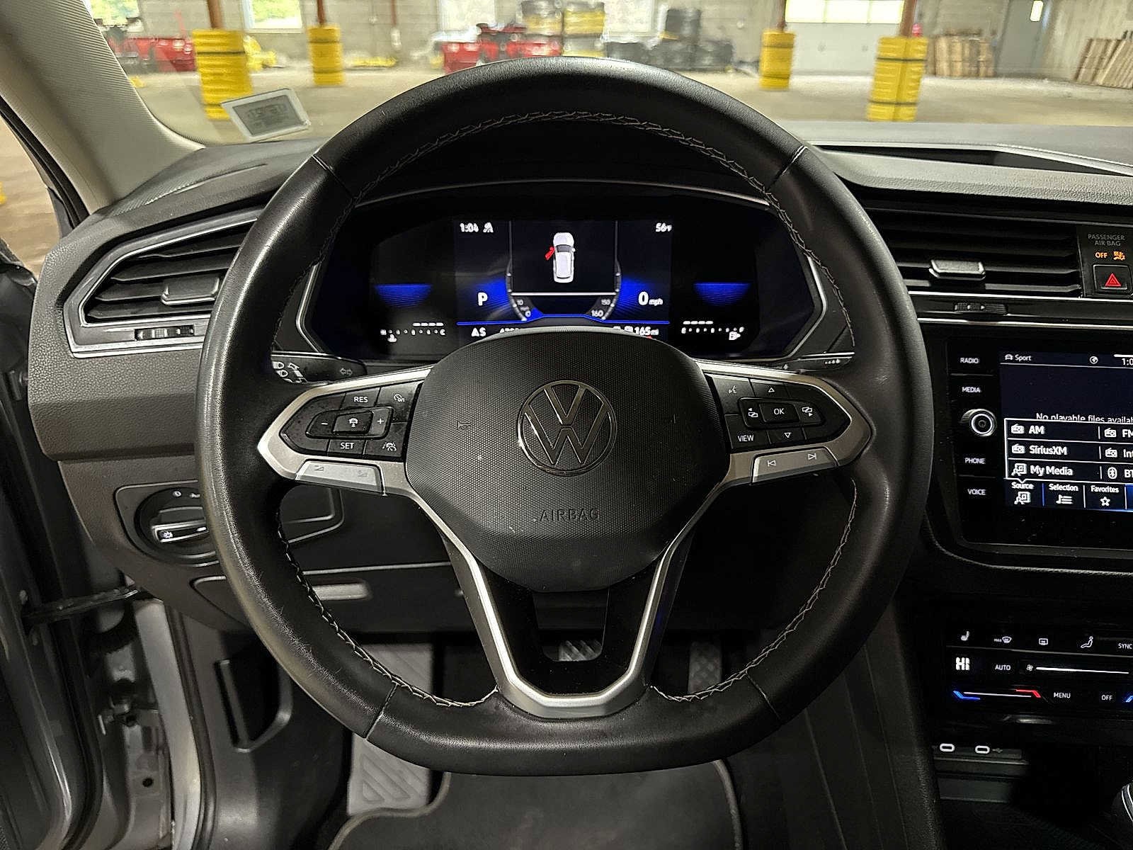 Thumbnail: 2023 Volkswagen Tiguan - 17