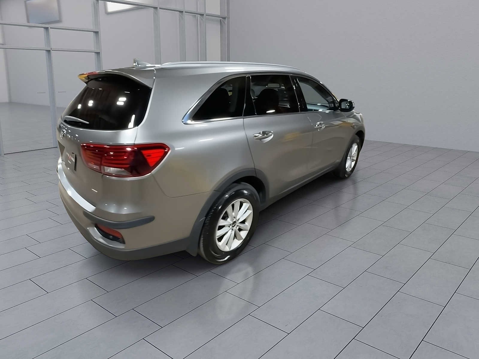 Thumbnail: 2019 Kia Sorento - 8