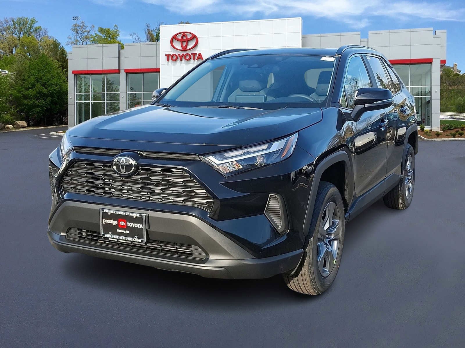 2025 Toyota RAV4 XLE's photo