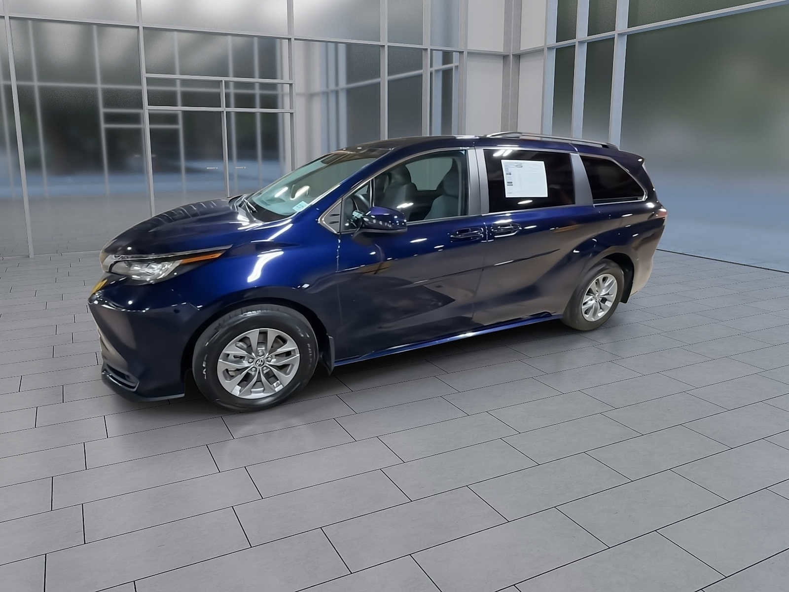 Thumbnail: 2023 Toyota Sienna - 4