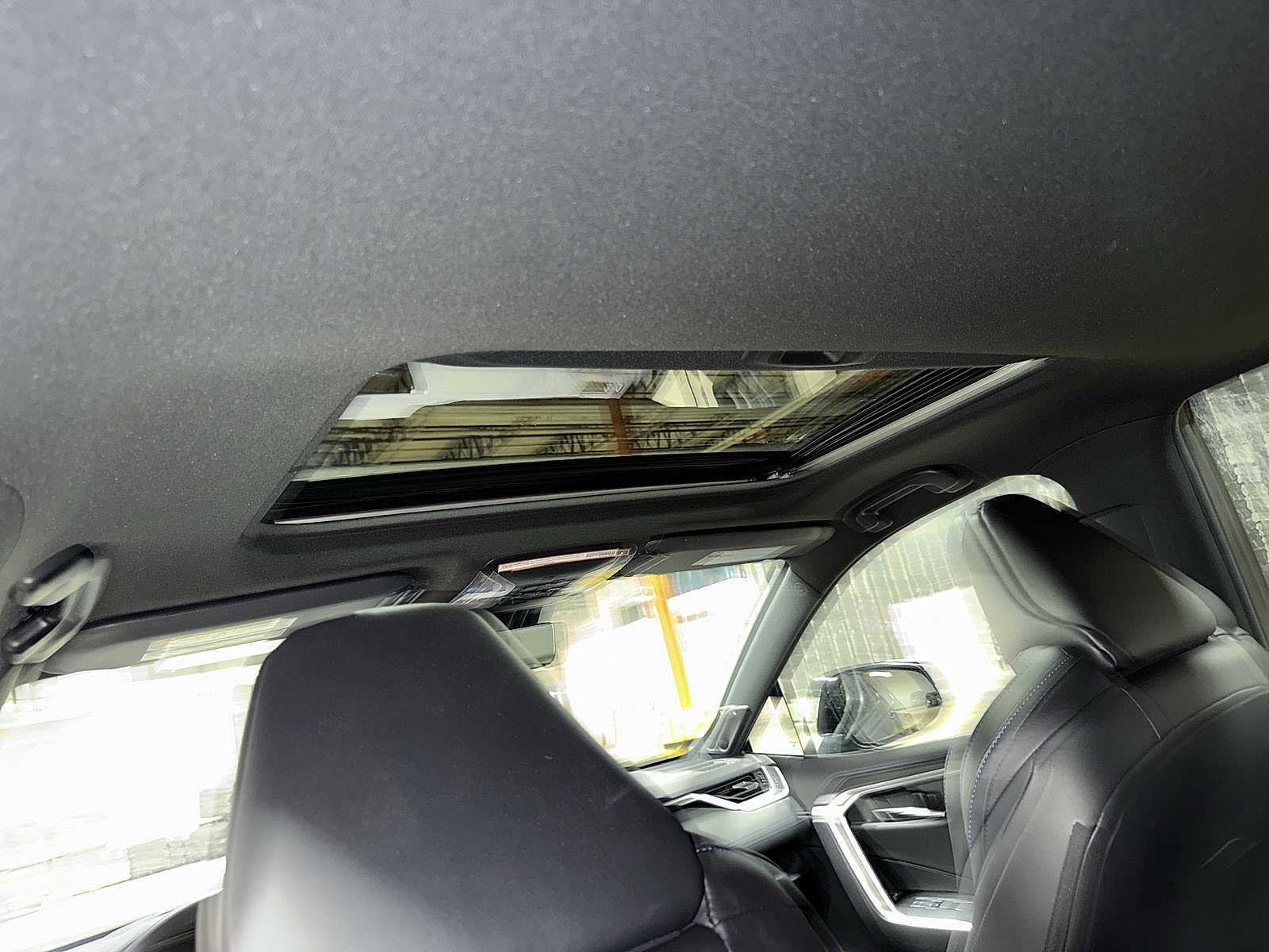 Thumbnail: 2022 Toyota RAV4 - 24