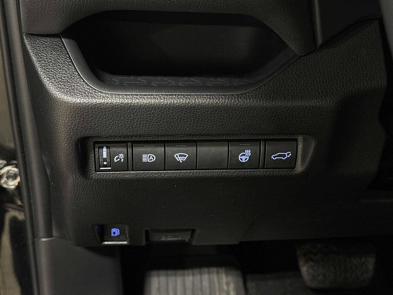 Thumbnail: 2021 Toyota RAV4 - 24