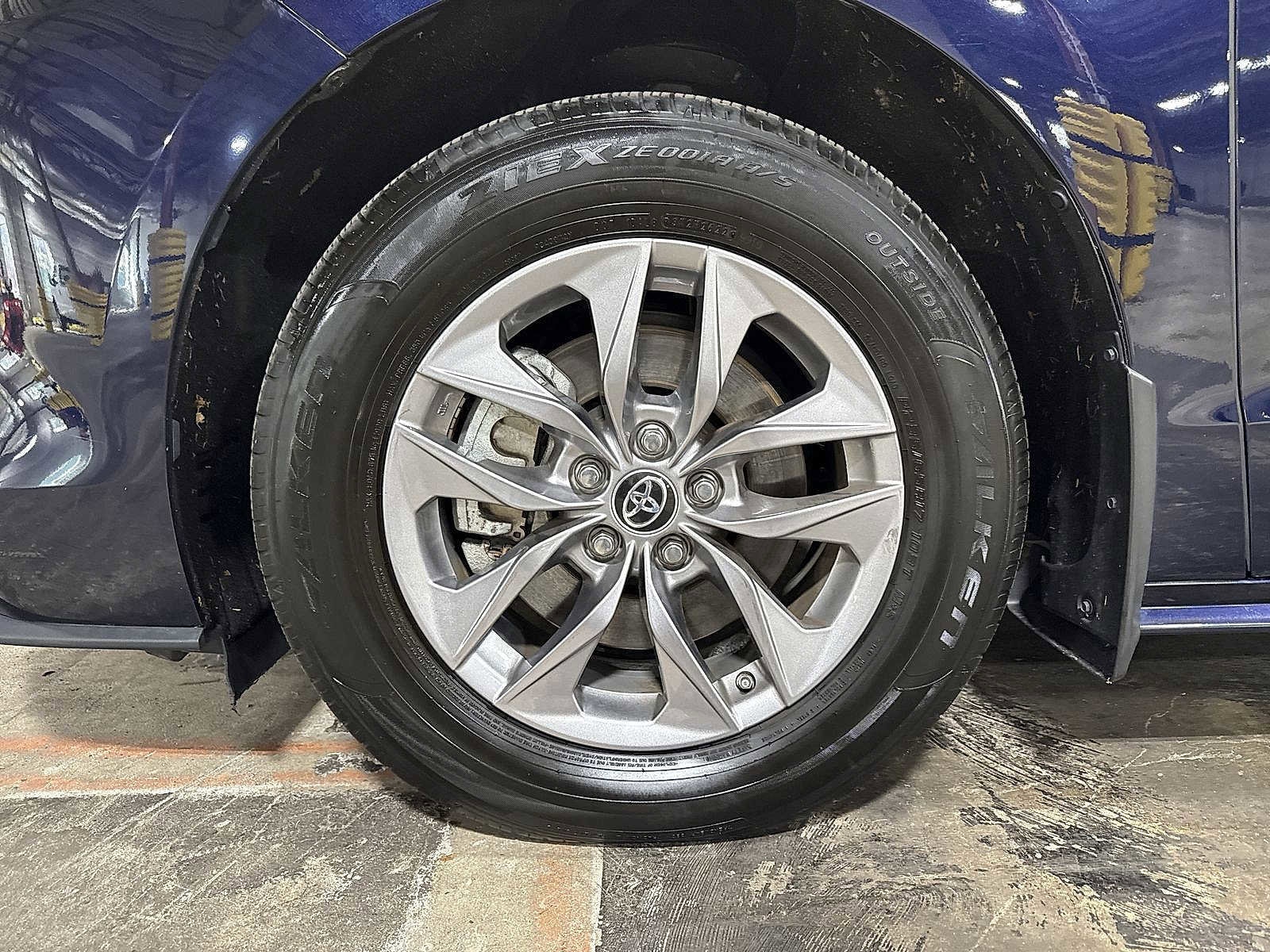 Thumbnail: 2023 Toyota Sienna - 10