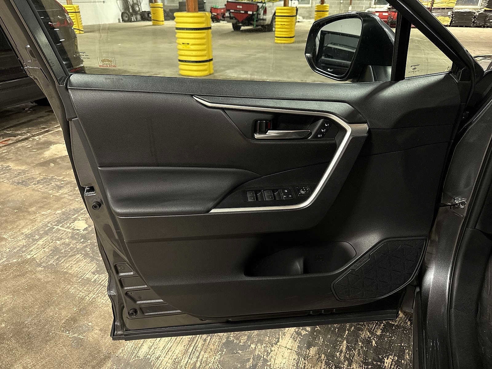 Thumbnail: 2023 Toyota RAV4 - 32