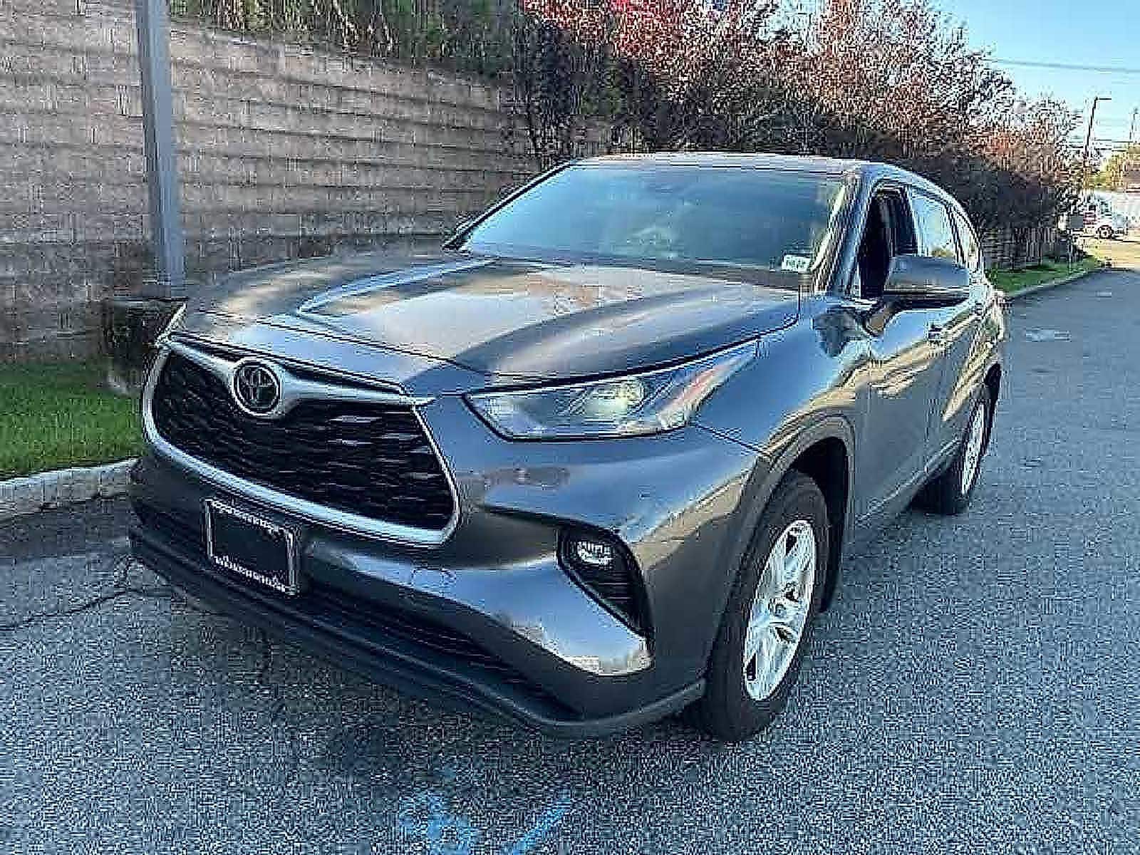 Thumbnail: 2022 Toyota Highlander - 1