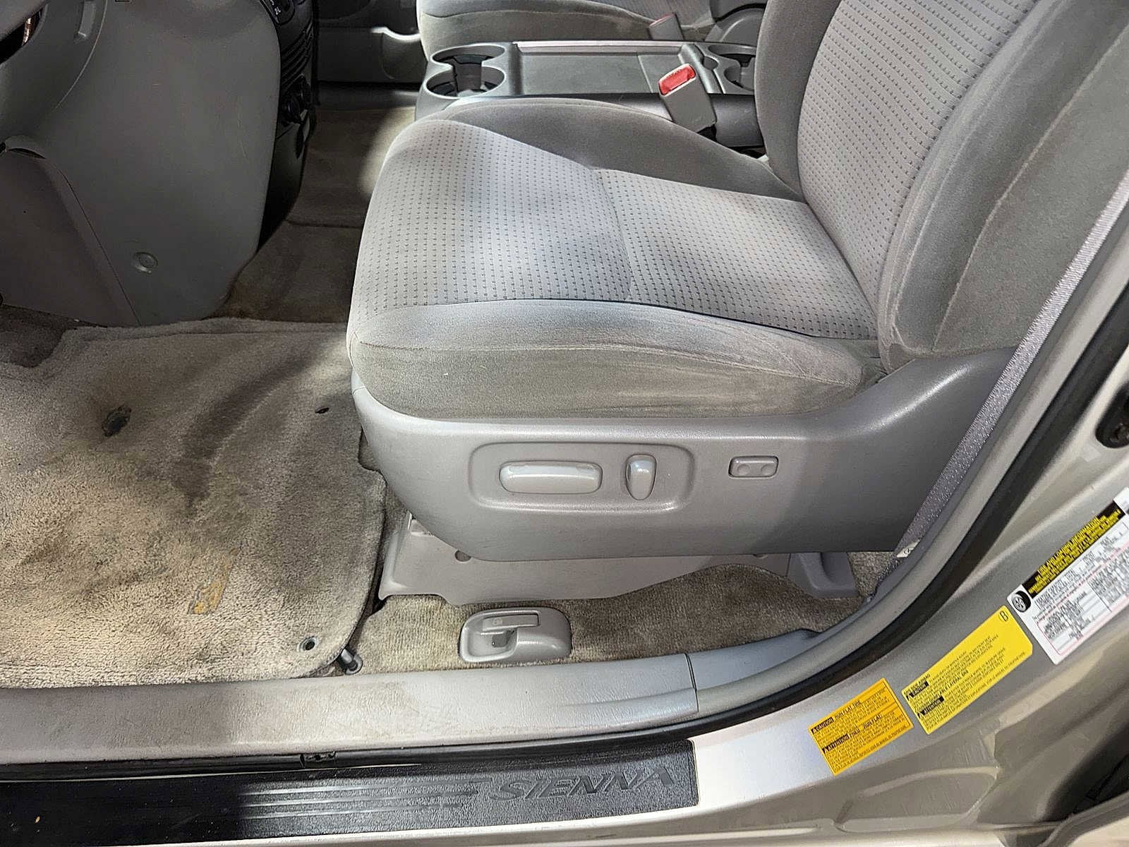 Thumbnail: 2006 Toyota Sienna - 21