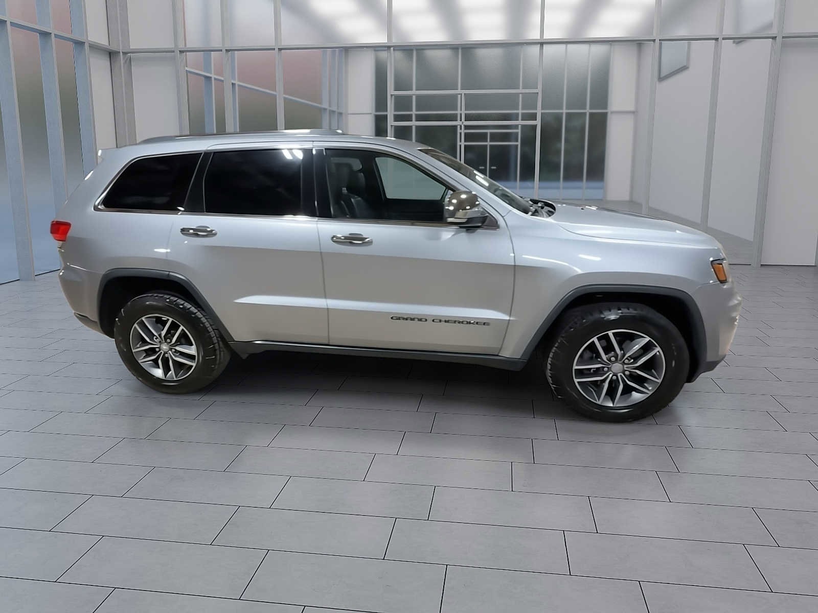 Thumbnail: 2017 Jeep Grand Cherokee - 9