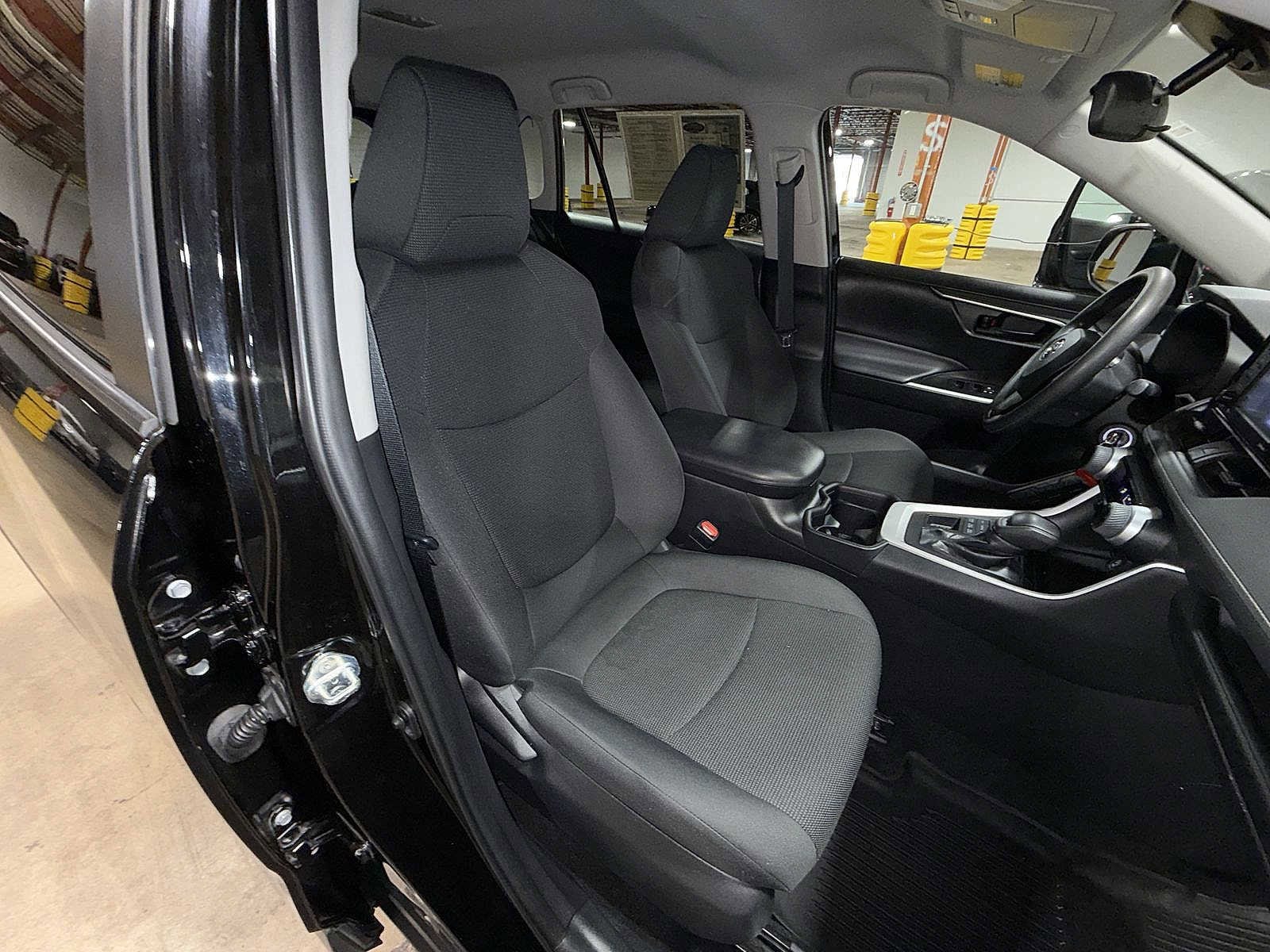 Thumbnail: 2021 Toyota RAV4 - 16