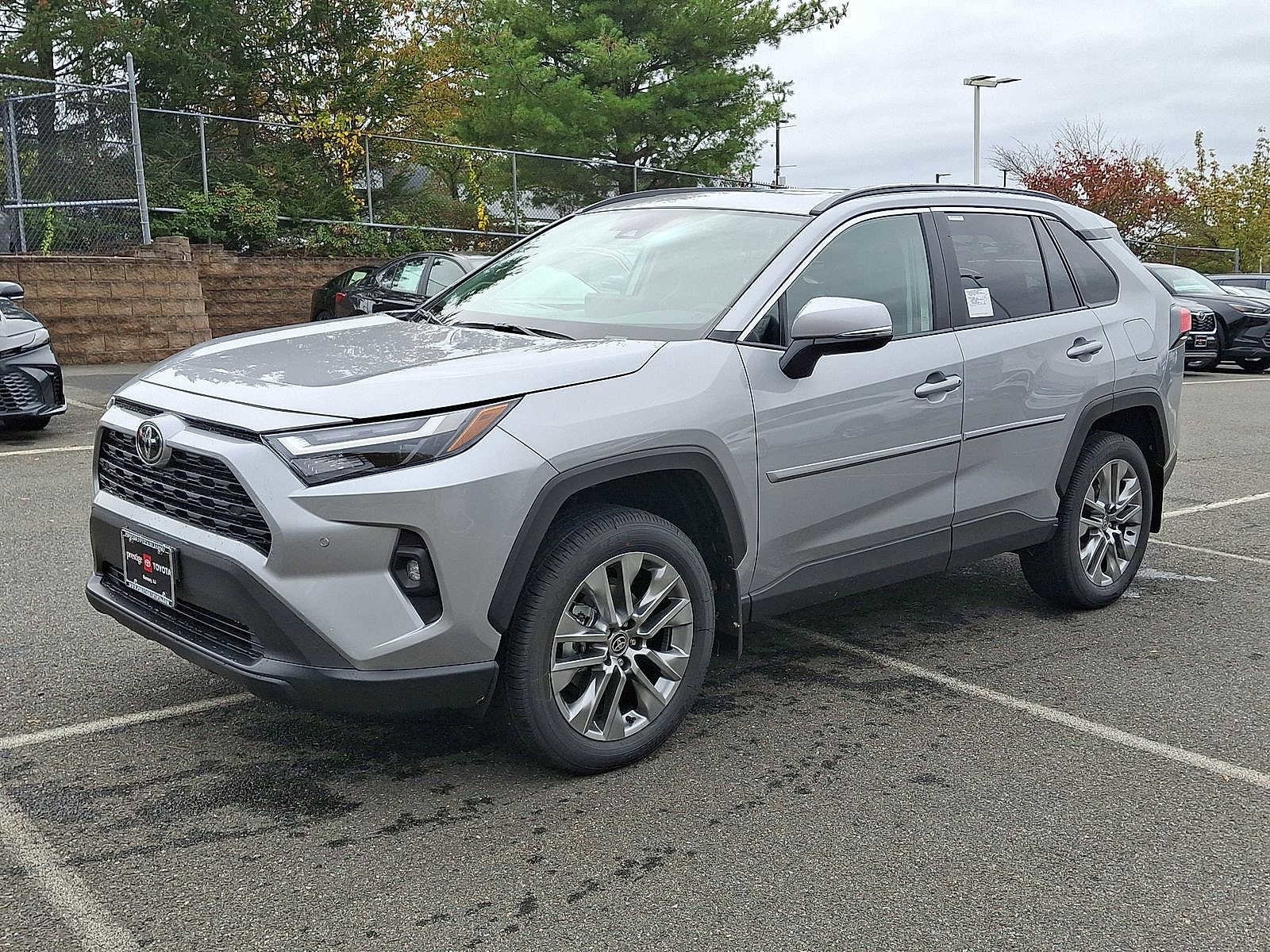 Thumbnail: 2025 Toyota RAV4 - 10