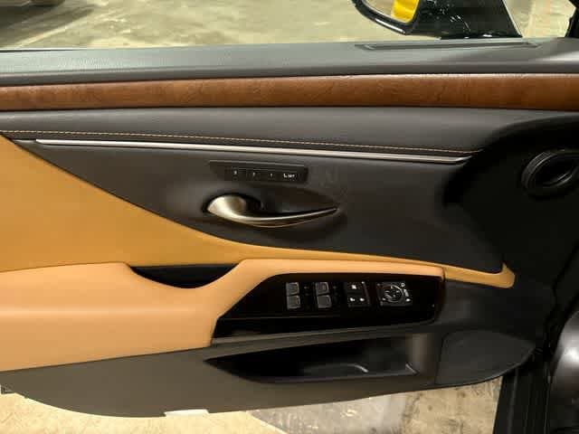Thumbnail: 2023 Lexus ES - 22