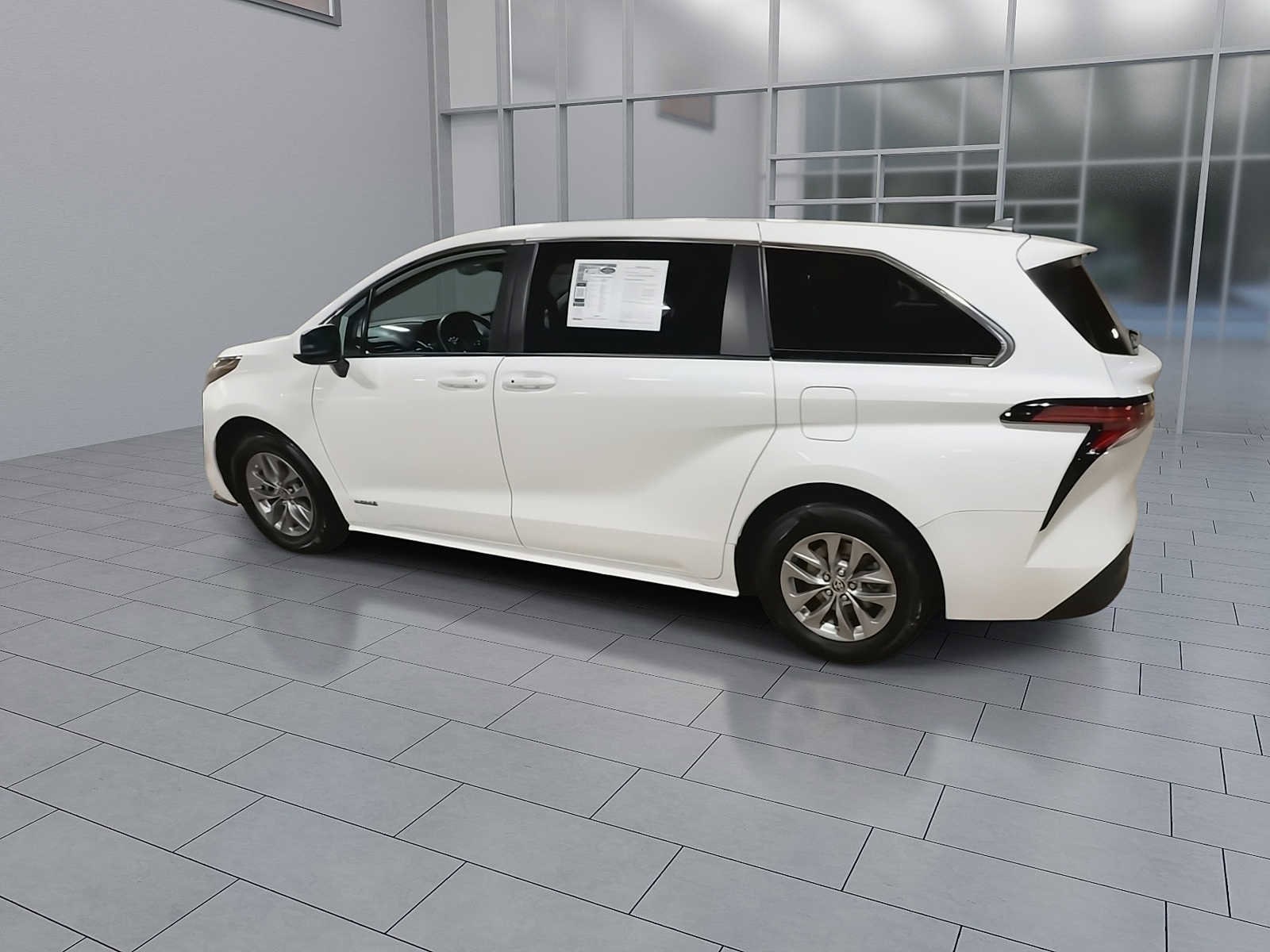 Thumbnail: 2021 Toyota Sienna - 6