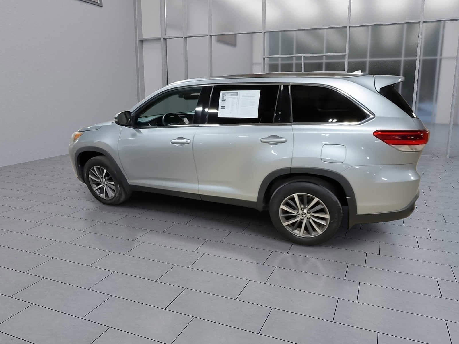 Thumbnail: 2019 Toyota Highlander - 6