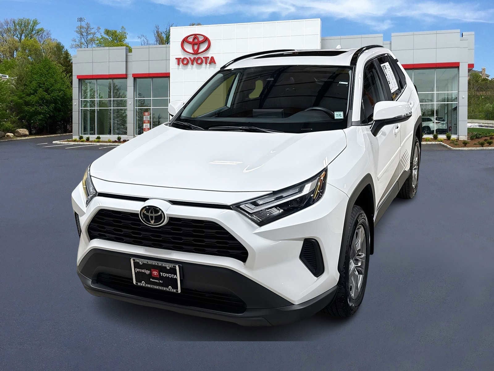 Thumbnail: 2022 Toyota RAV4 - 1