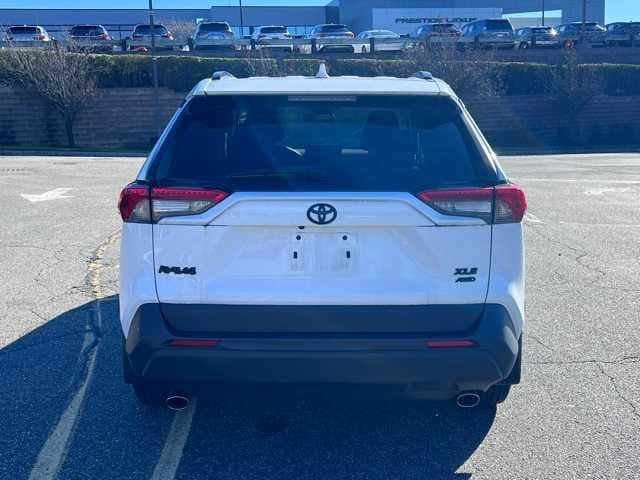 Thumbnail: 2022 Toyota RAV4 - 5